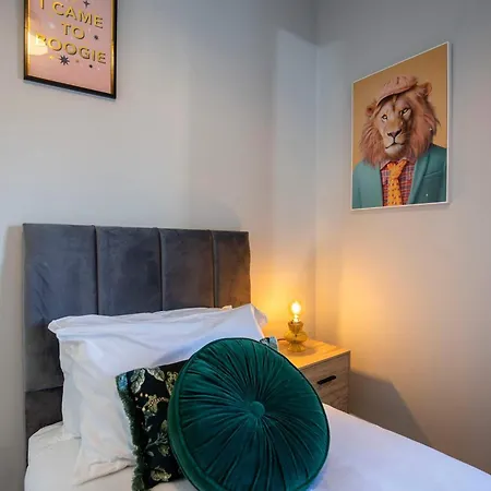 Beautiful 3 Bedroom House Close To The Sea בית נופש *