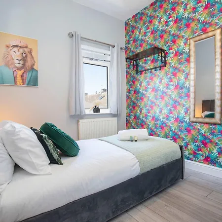 Beautiful 3 Bedroom House Close To The Sea בית נופש *