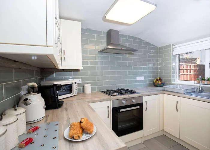 Beautiful 3 Bedroom House Close To The Sea Feriehus