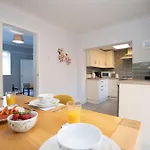 Prázdninový dům Beautiful 3 Bedroom House Close To The Sea *