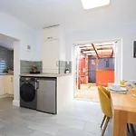 Beautiful 3 Bedroom House Close To The Sea *