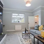 Beautiful 3 Bedroom House Close To The Sea